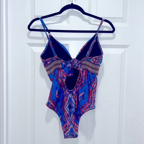 Venus NWOT blue swimsuit abstract adjustable straps removable padding - Picture 4 of 10